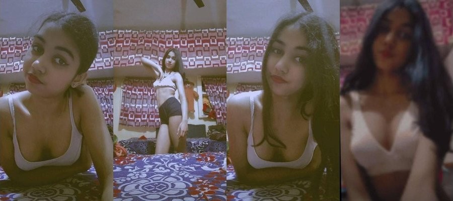Sexy Desi Slim Girl Shows Her Boobs